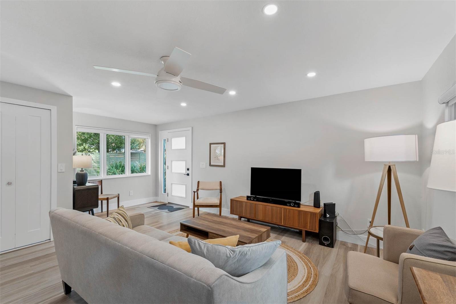 Image 10 of 33 For 228 Harding #b Street