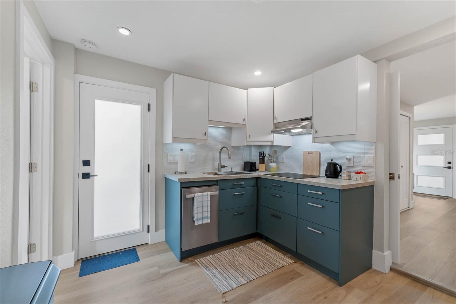 Image 18 of 33 For 228 Harding #b Street