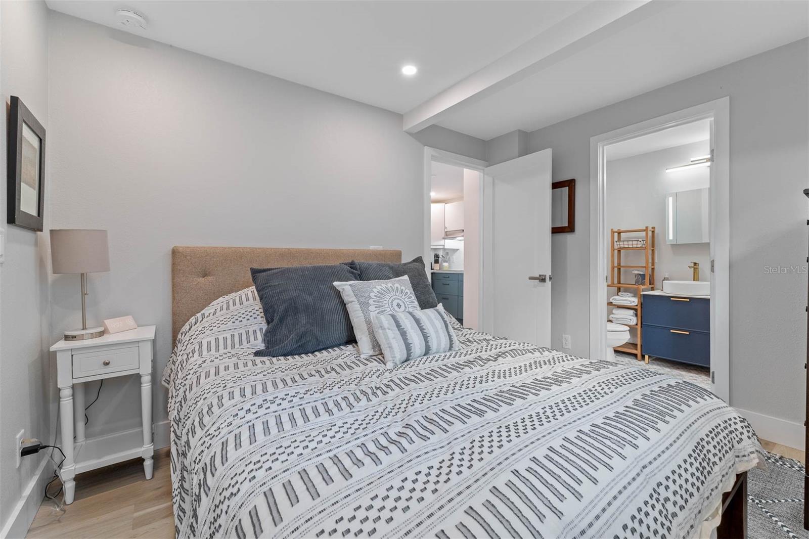 Image 23 of 33 For 228 Harding #b Street