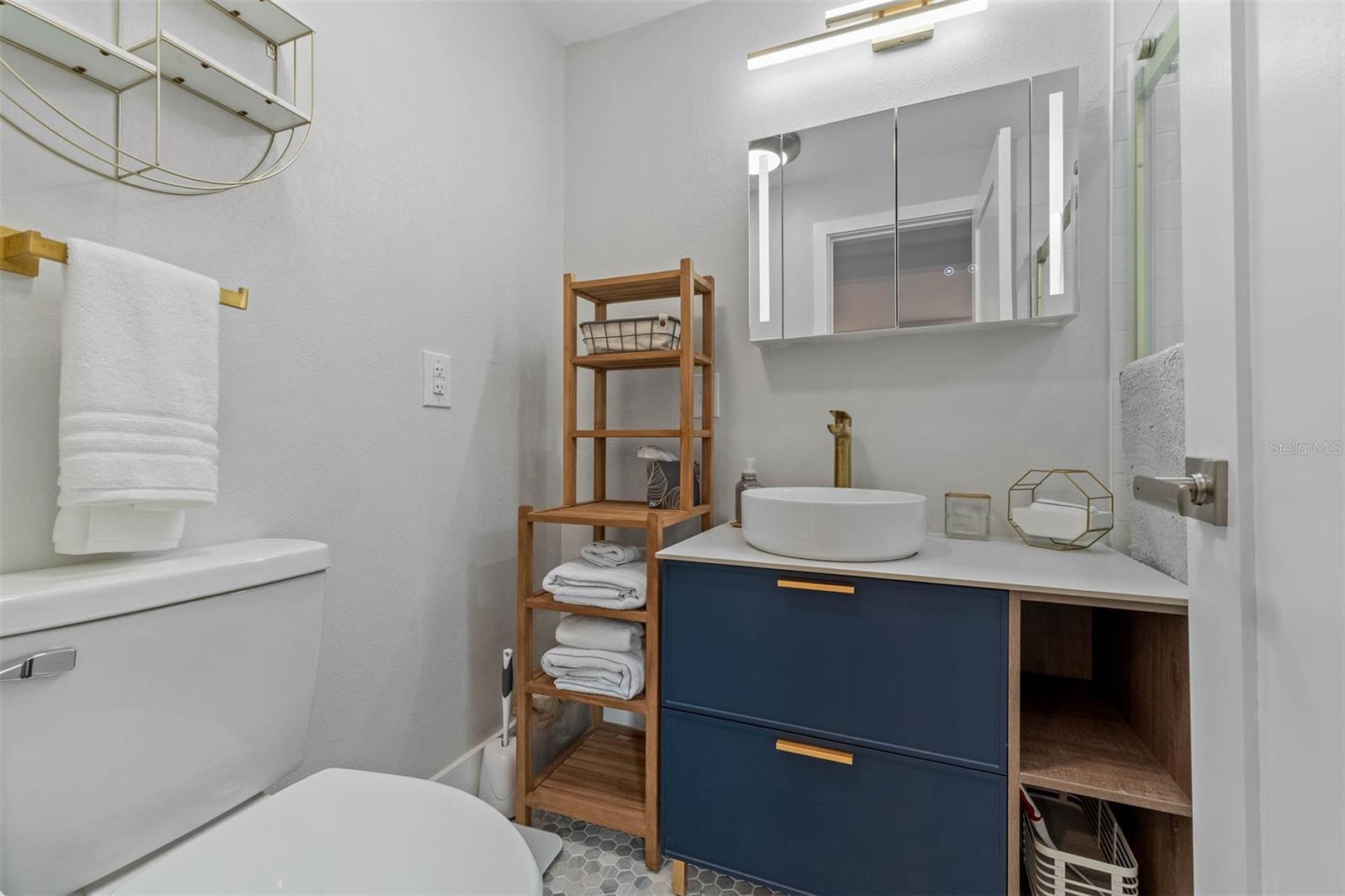 Image 24 of 33 For 228 Harding #b Street