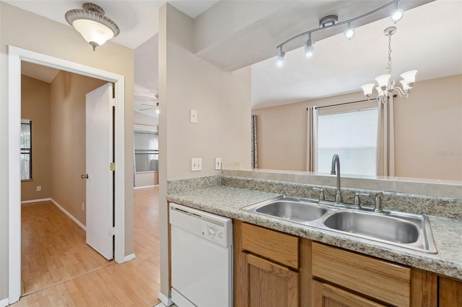 Image 12 of 32 For 3148 S Semoran Blvd  705