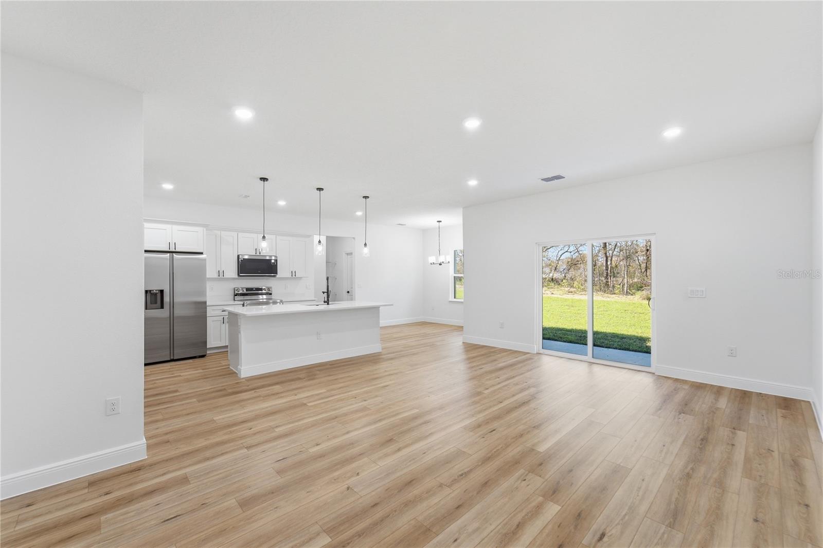 Listing photo id 9 for 13695 40th Circle
