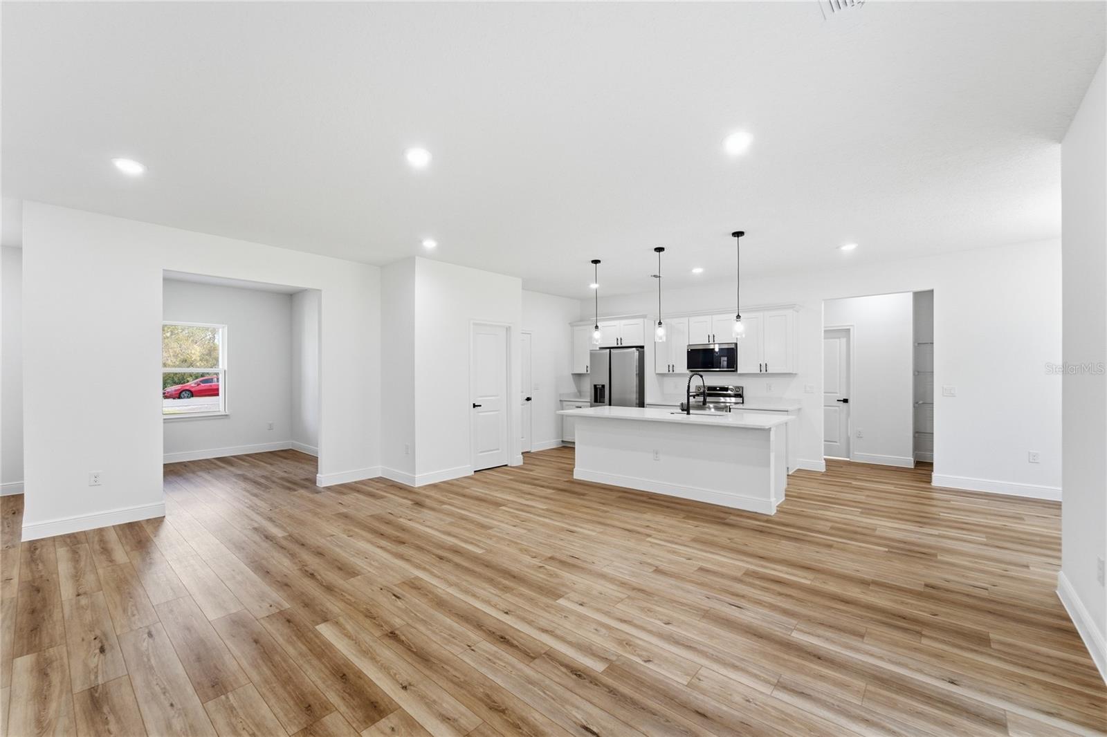 Listing photo id 10 for 13695 40th Circle