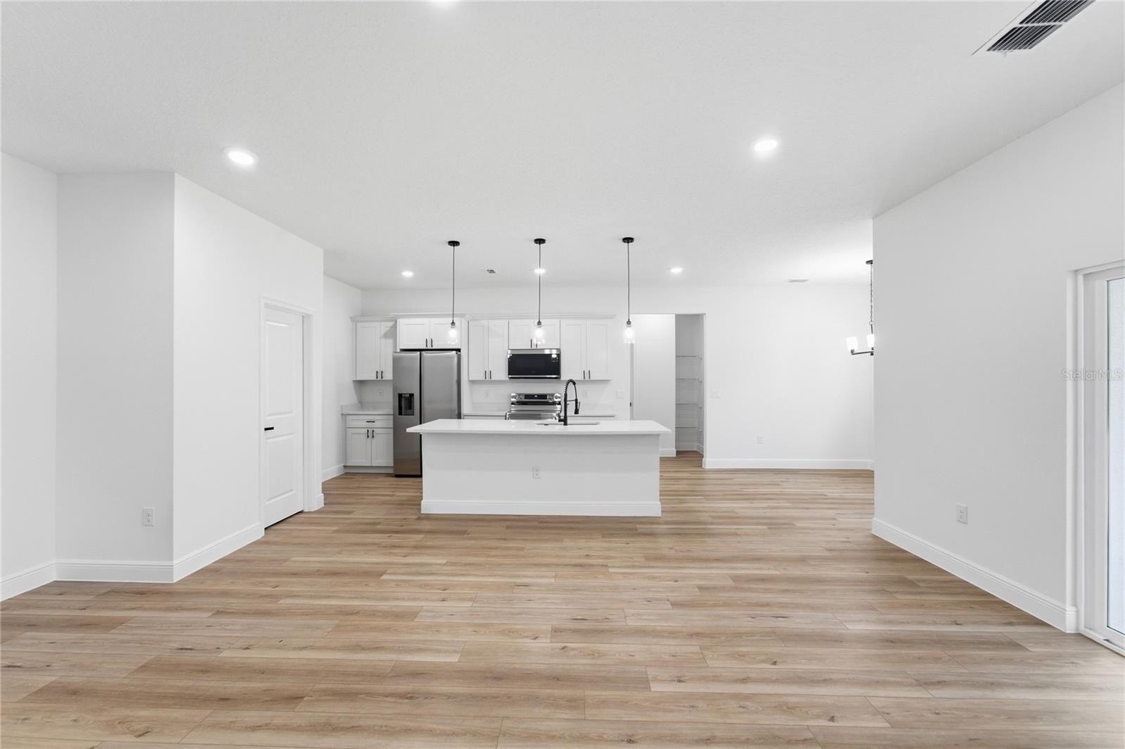 Listing photo id 11 for 13695 40th Circle