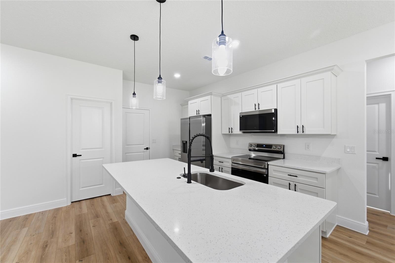Listing photo id 12 for 13695 40th Circle