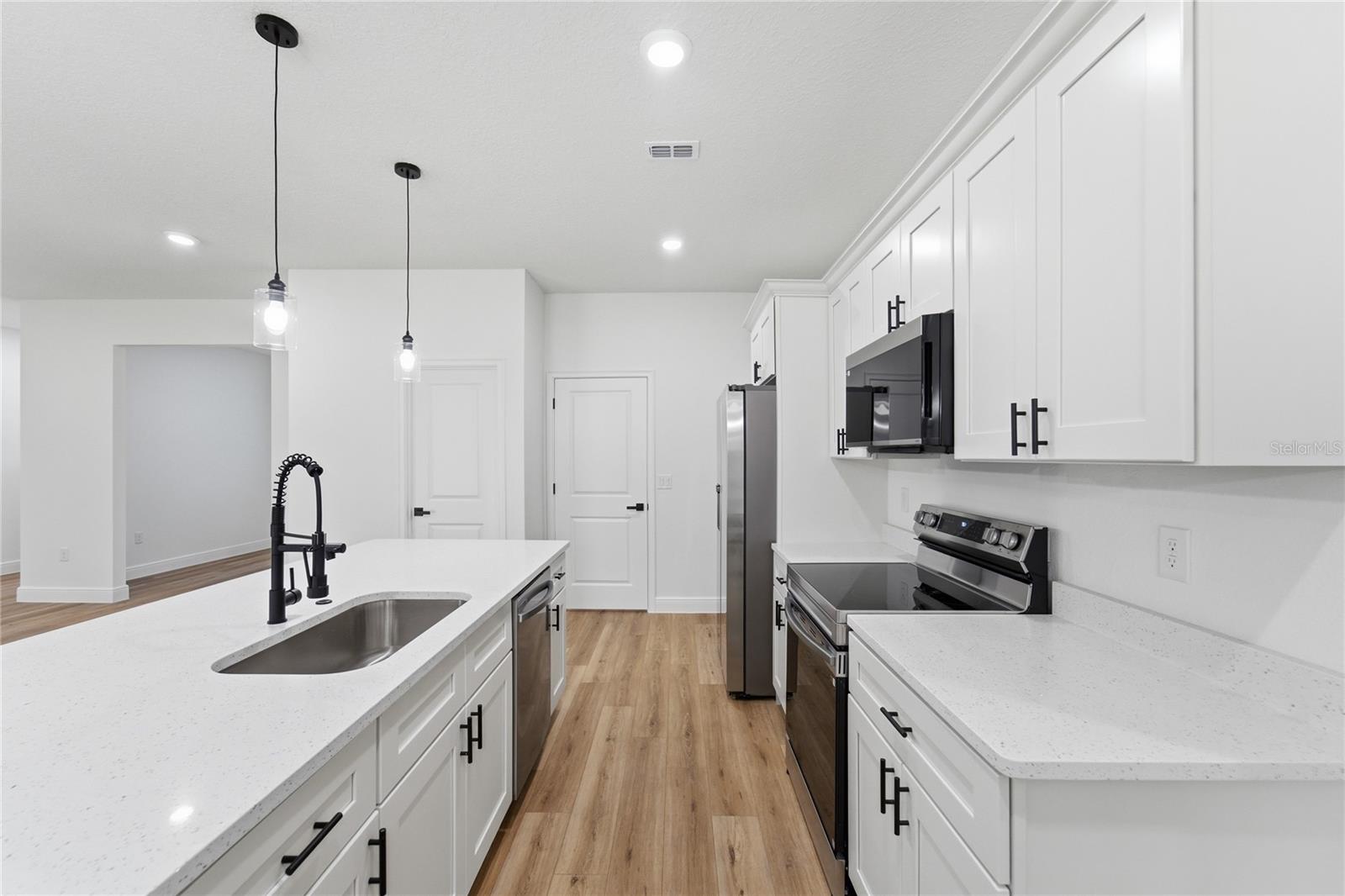 Listing photo id 13 for 13695 40th Circle