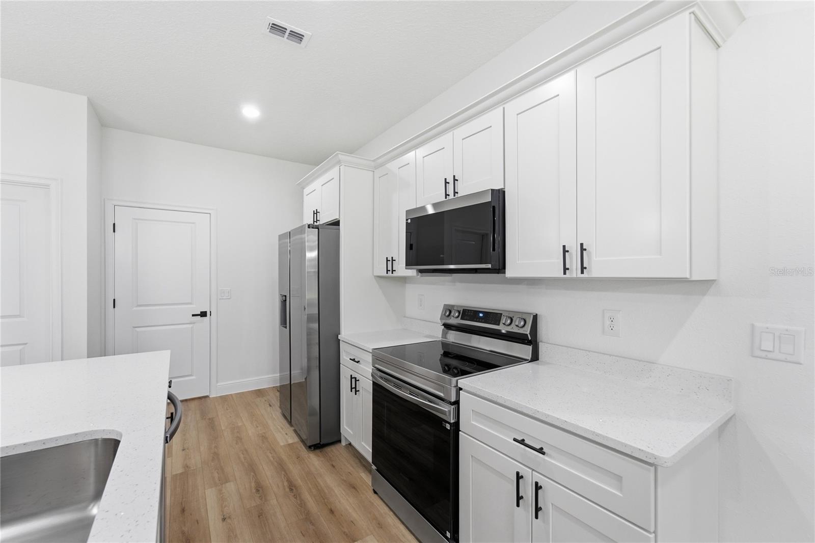 Listing photo id 14 for 13695 40th Circle