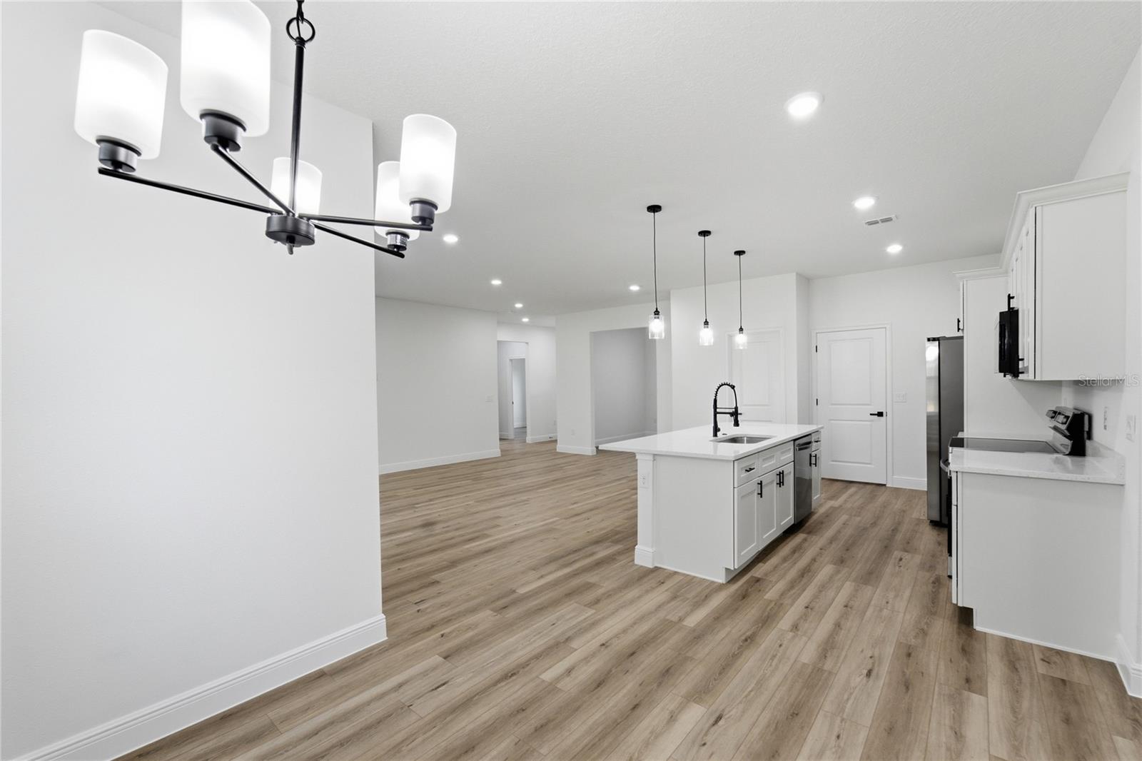 Listing photo id 15 for 13695 40th Circle
