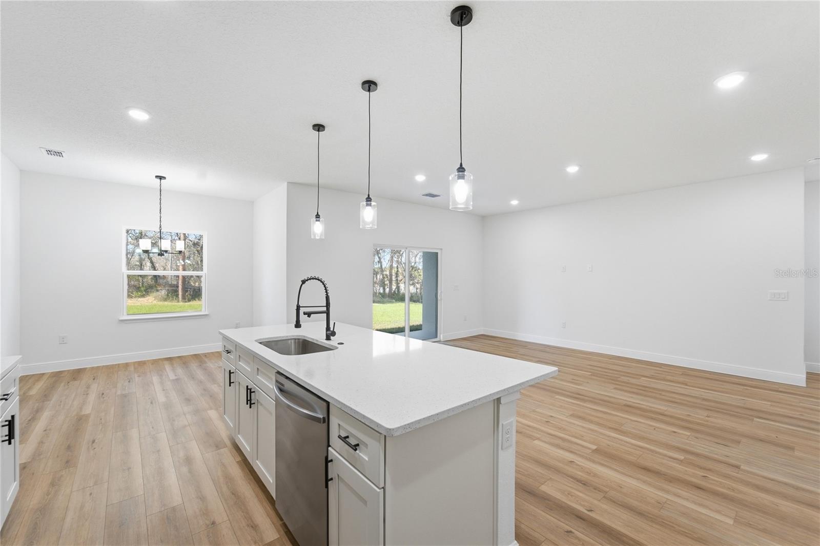 Listing photo id 16 for 13695 40th Circle