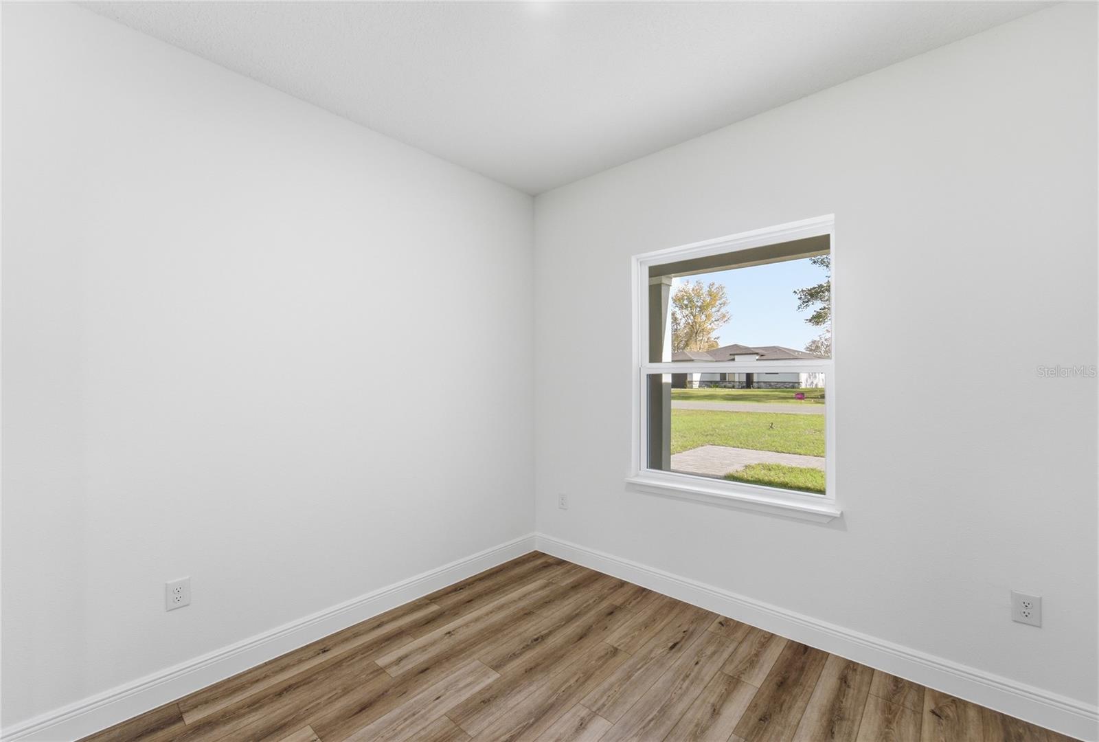 Listing photo id 18 for 13695 40th Circle