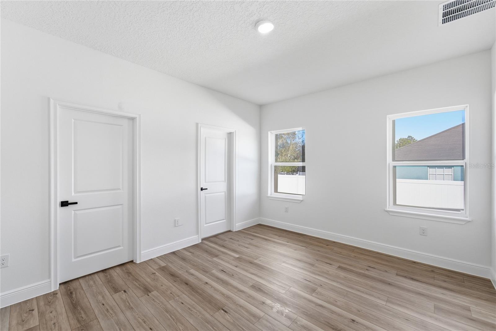Listing photo id 25 for 13695 40th Circle