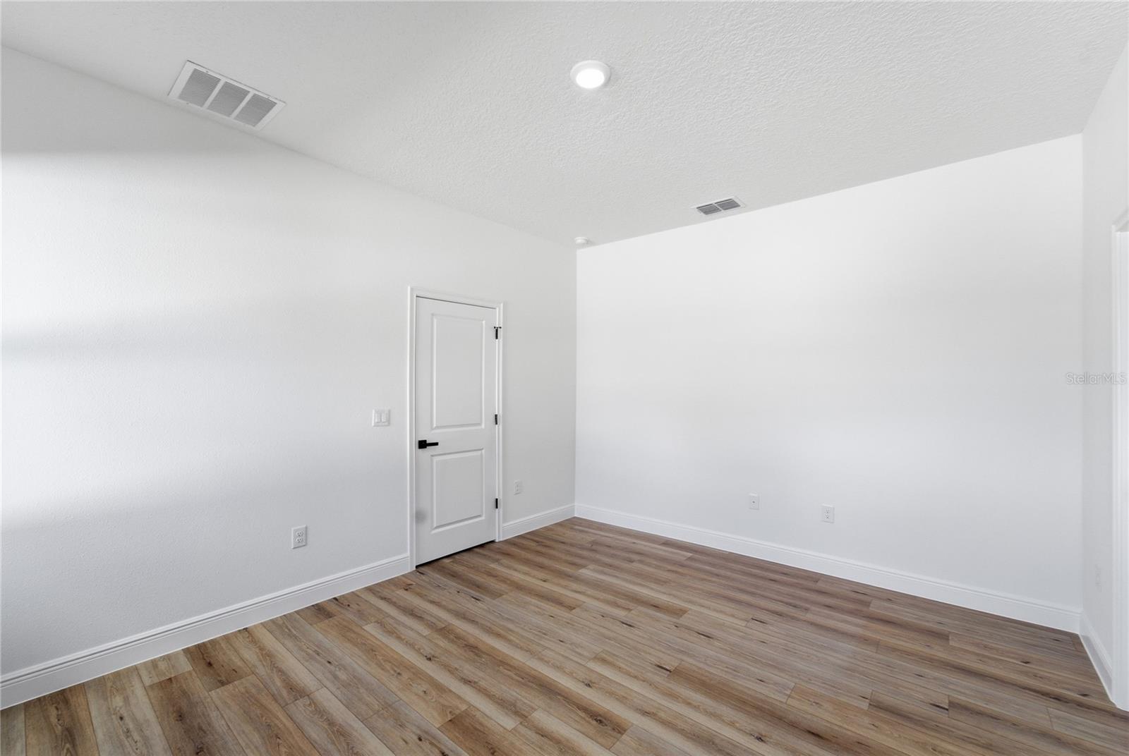 Listing photo id 27 for 13695 40th Circle