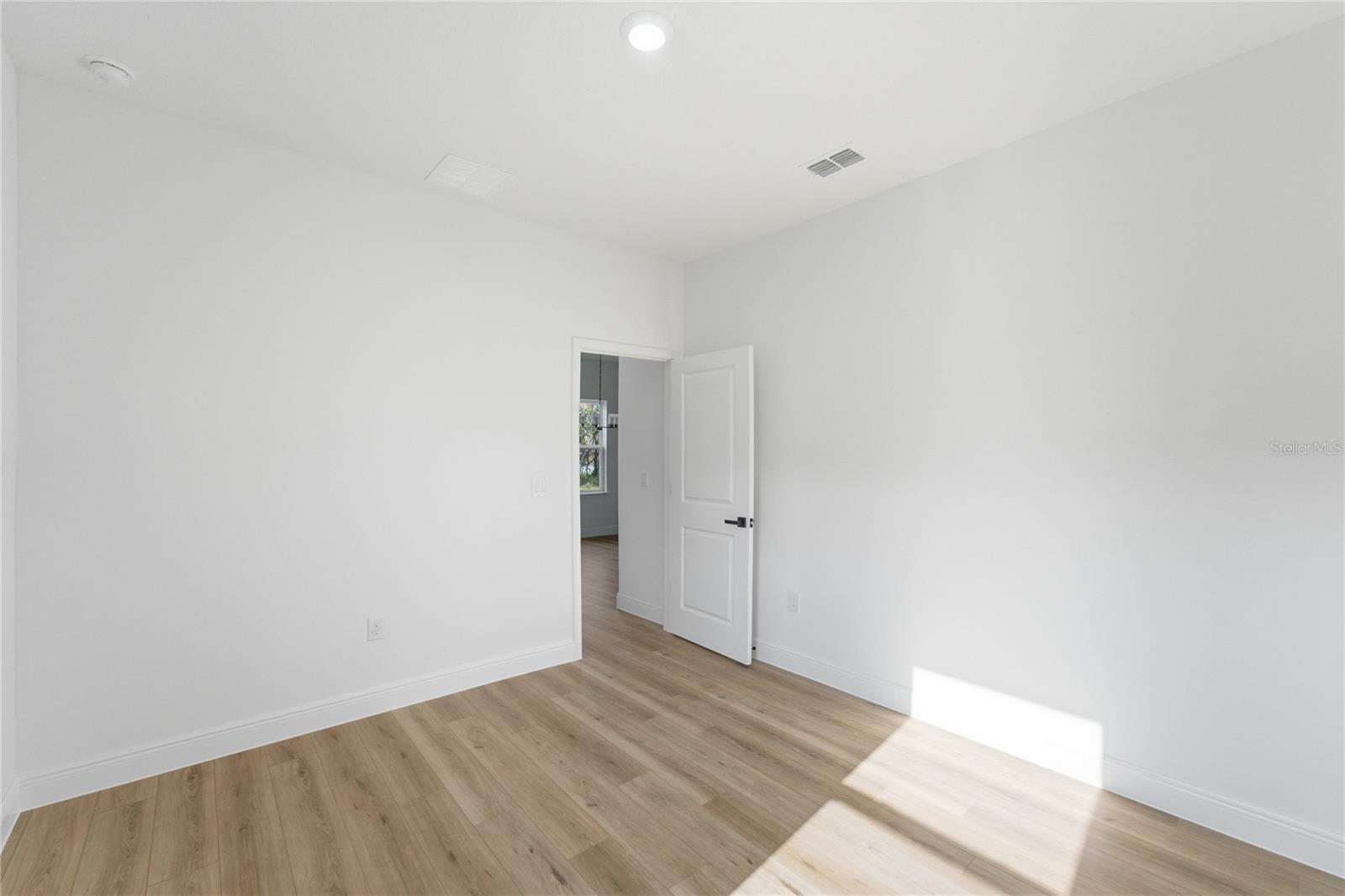 Listing photo id 31 for 13695 40th Circle