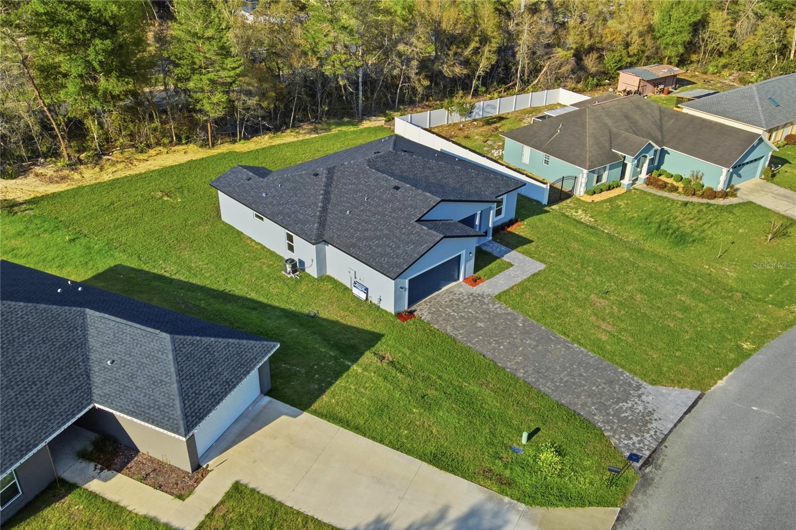Listing photo id 3 for 13695 40th Circle