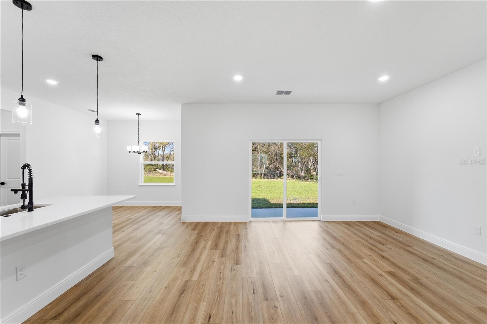 Listing photo id 5 for 13695 40th Circle
