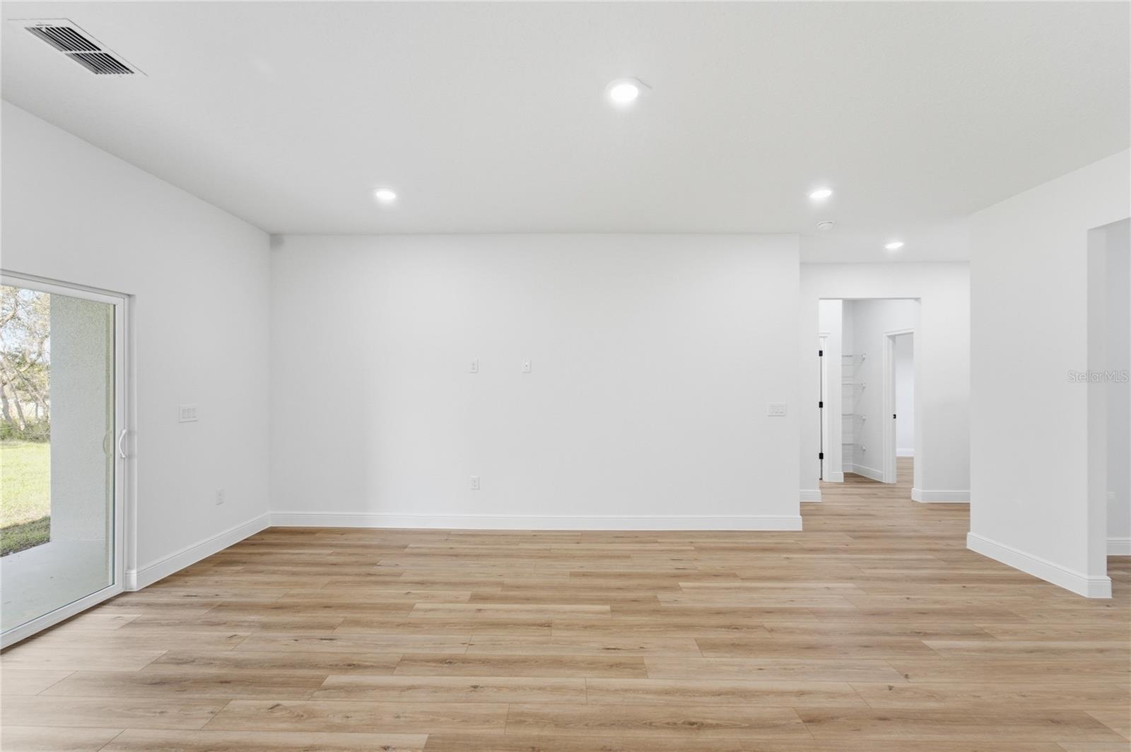Listing photo id 7 for 13695 40th Circle