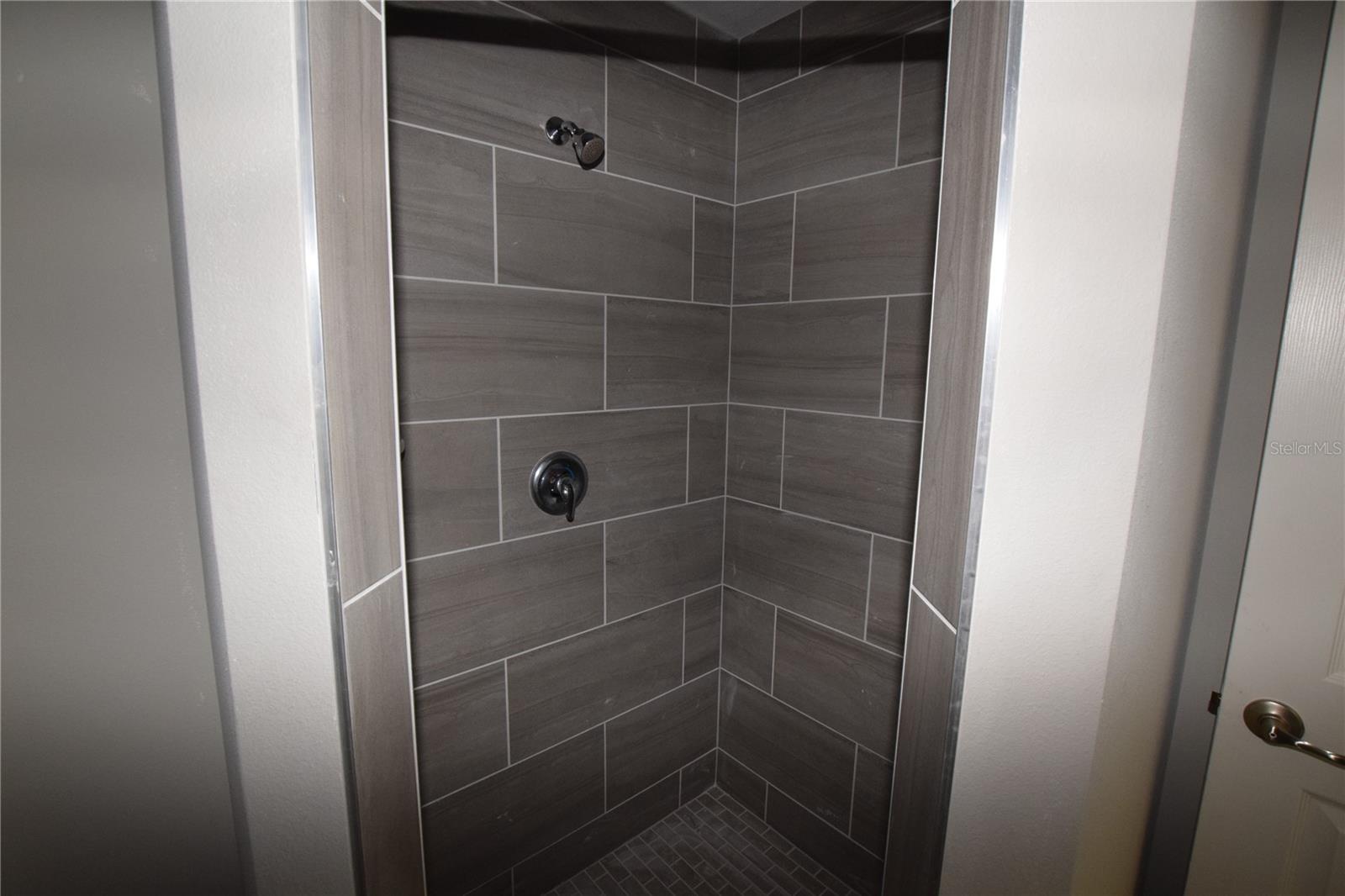 Image 11 of 12 For 925 Mcdonald Avenue