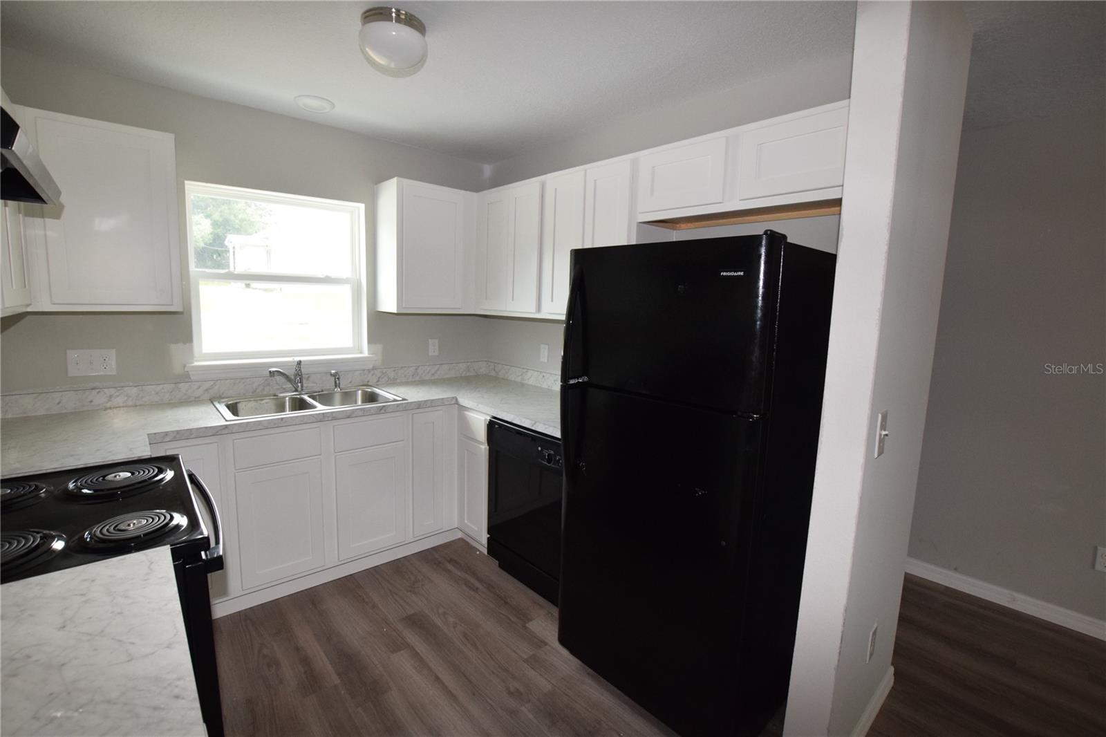 Image 6 of 12 For 925 Mcdonald Avenue