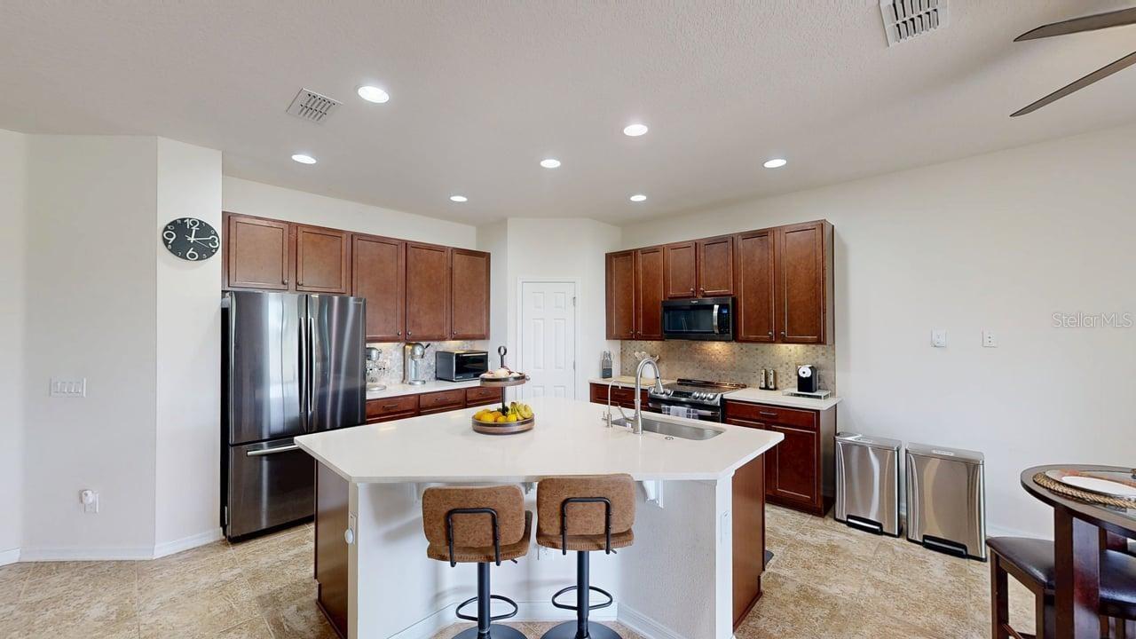 Image 10 of 56 For 914 Bay Bridge Circle