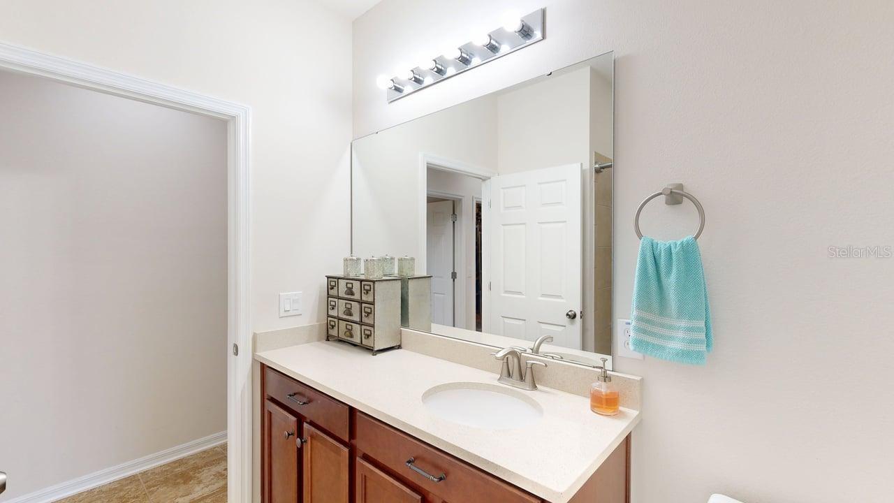 Image 17 of 56 For 914 Bay Bridge Circle