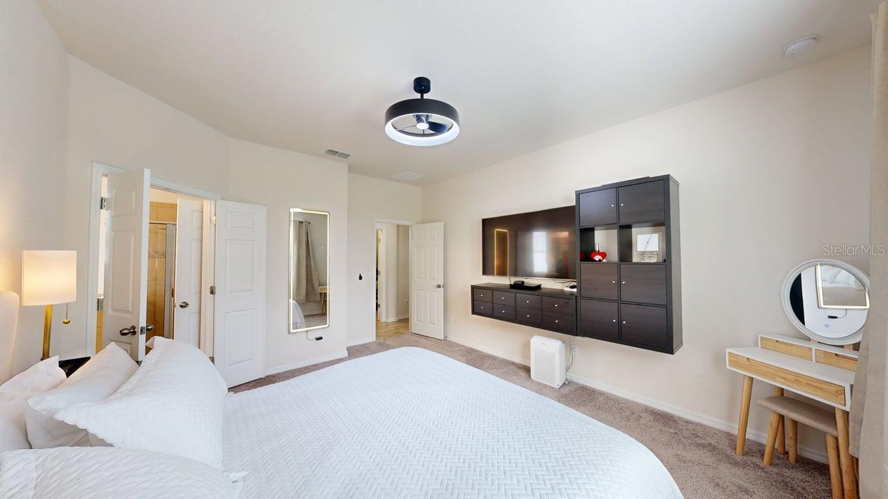 Image 19 of 56 For 914 Bay Bridge Circle