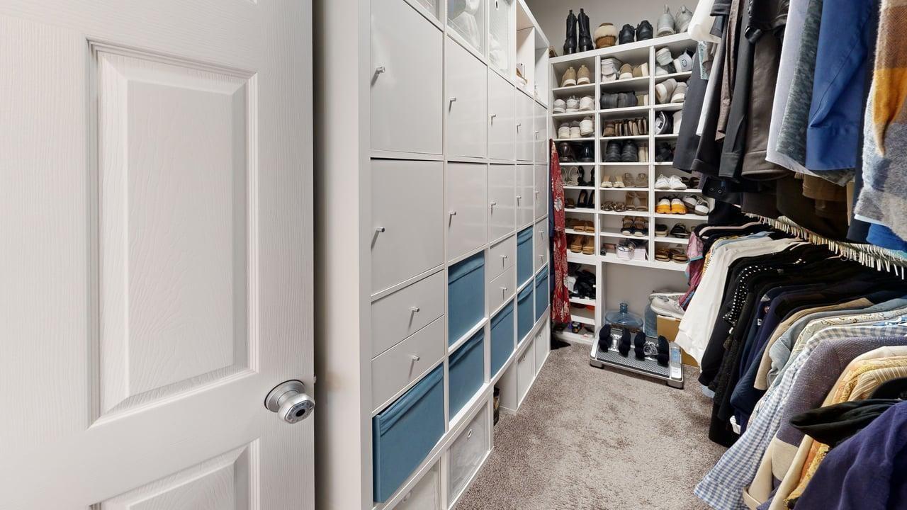 Image 23 of 56 For 914 Bay Bridge Circle