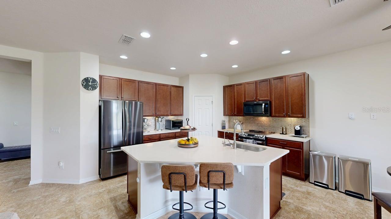 Image 46 of 56 For 914 Bay Bridge Circle