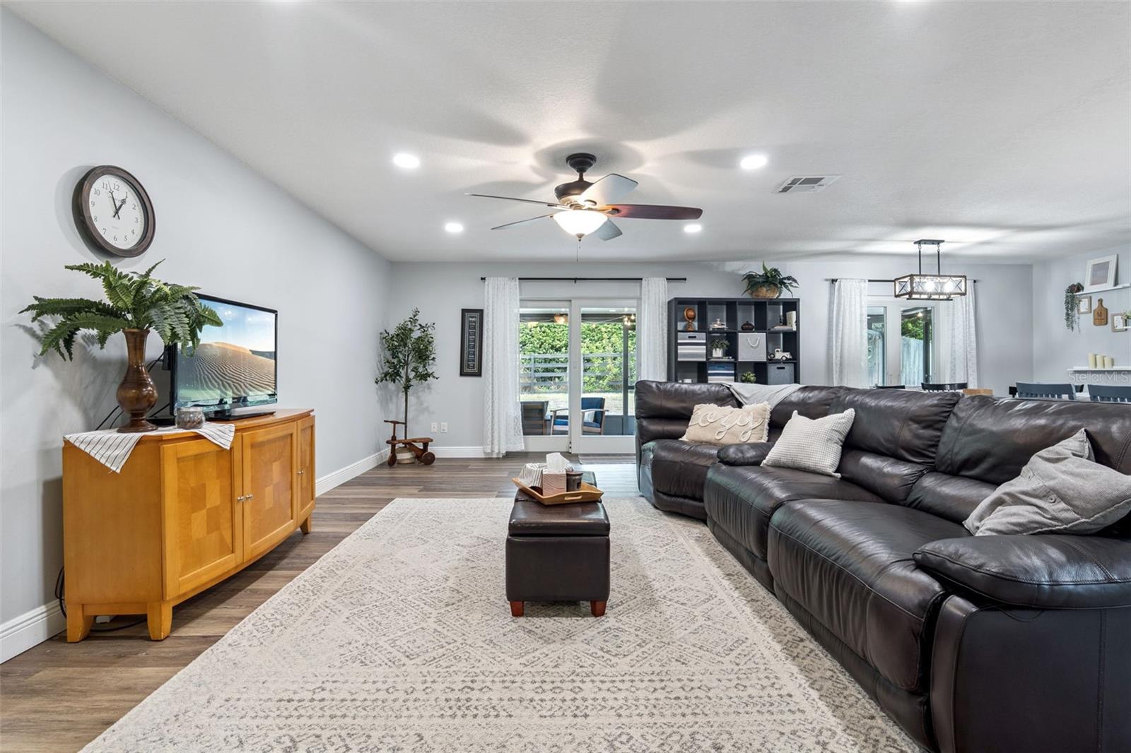 Image 10 of 35 For 859 Benchwood Drive