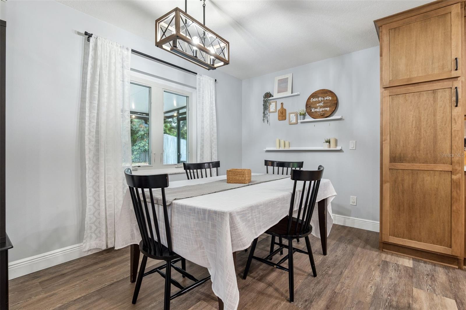 Image 12 of 35 For 859 Benchwood Drive