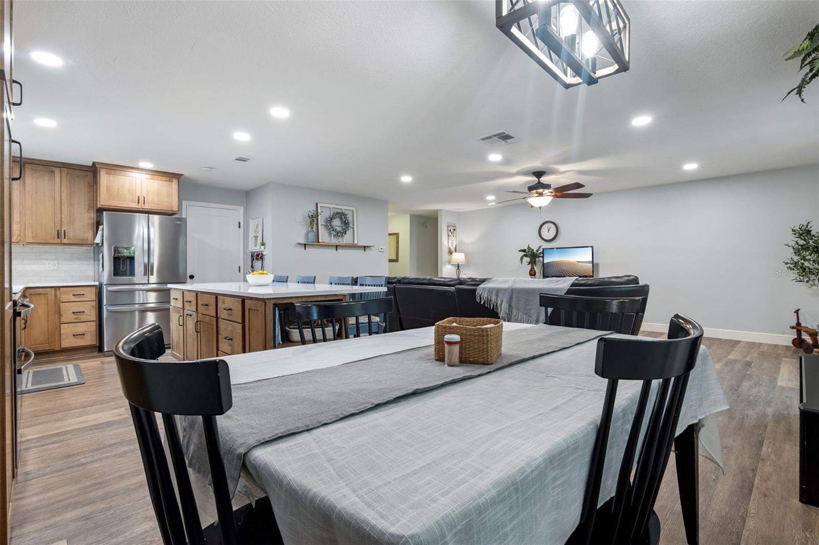 Image 13 of 35 For 859 Benchwood Drive