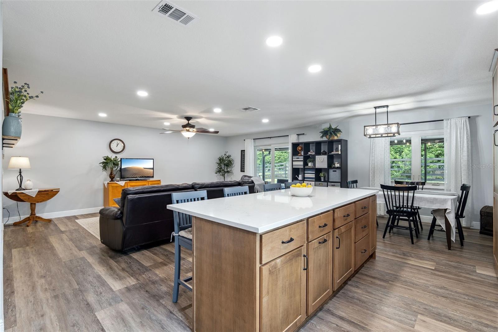 Image 14 of 35 For 859 Benchwood Drive