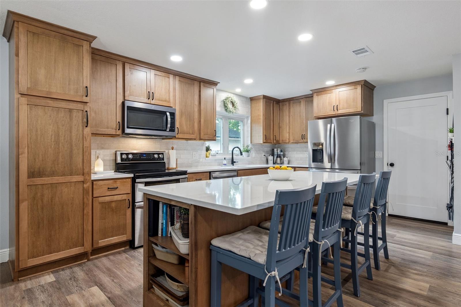 Image 16 of 35 For 859 Benchwood Drive