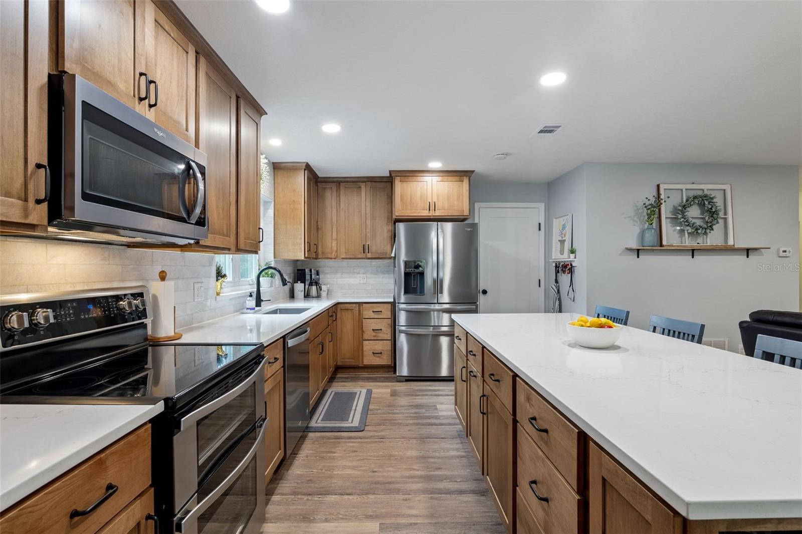 Image 17 of 35 For 859 Benchwood Drive