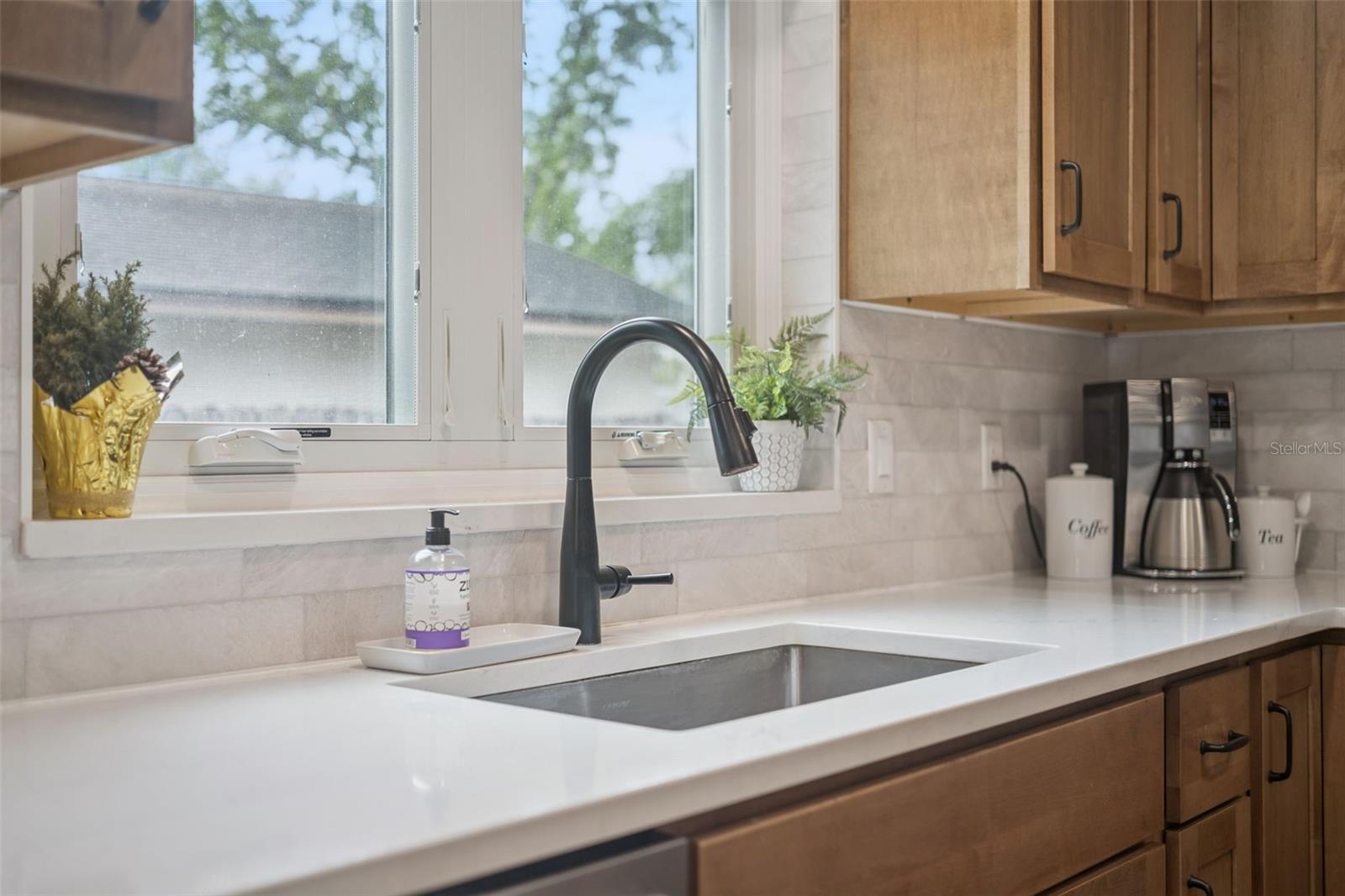 Image 18 of 35 For 859 Benchwood Drive