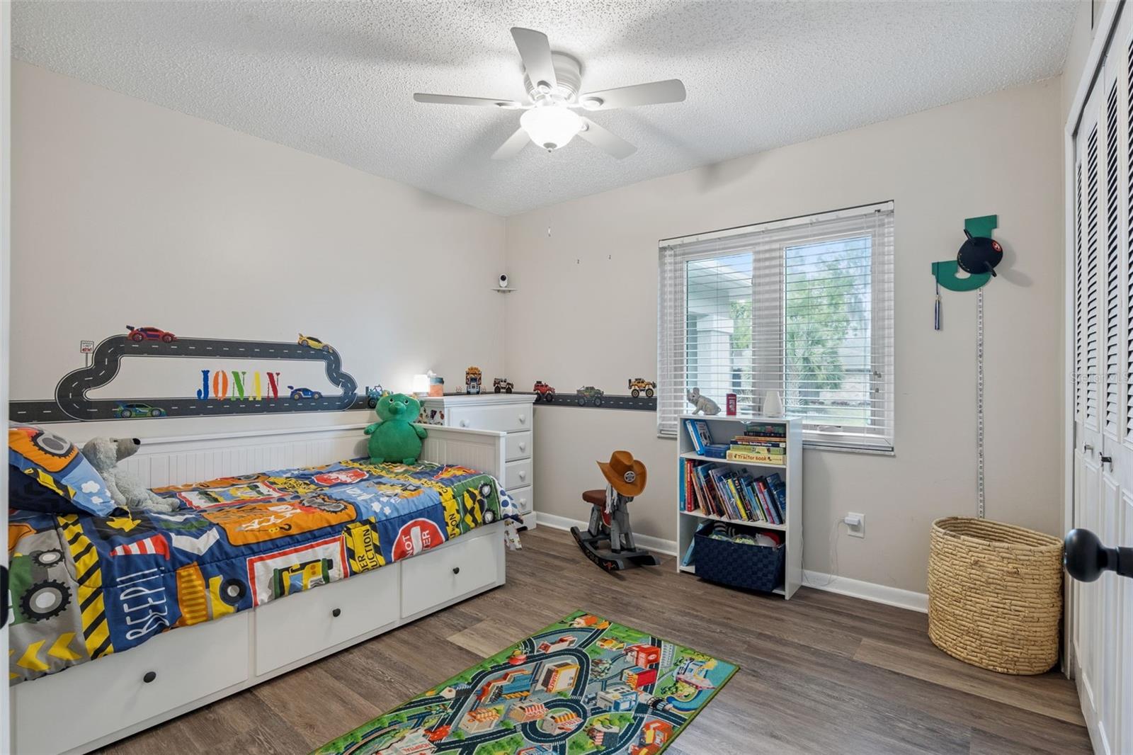 Image 23 of 35 For 859 Benchwood Drive