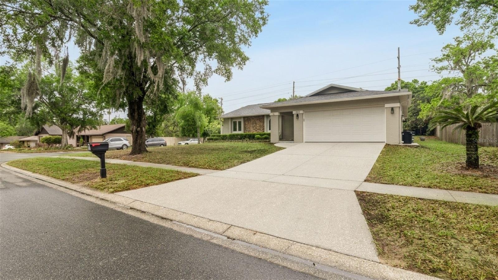 Image 4 of 35 For 859 Benchwood Drive