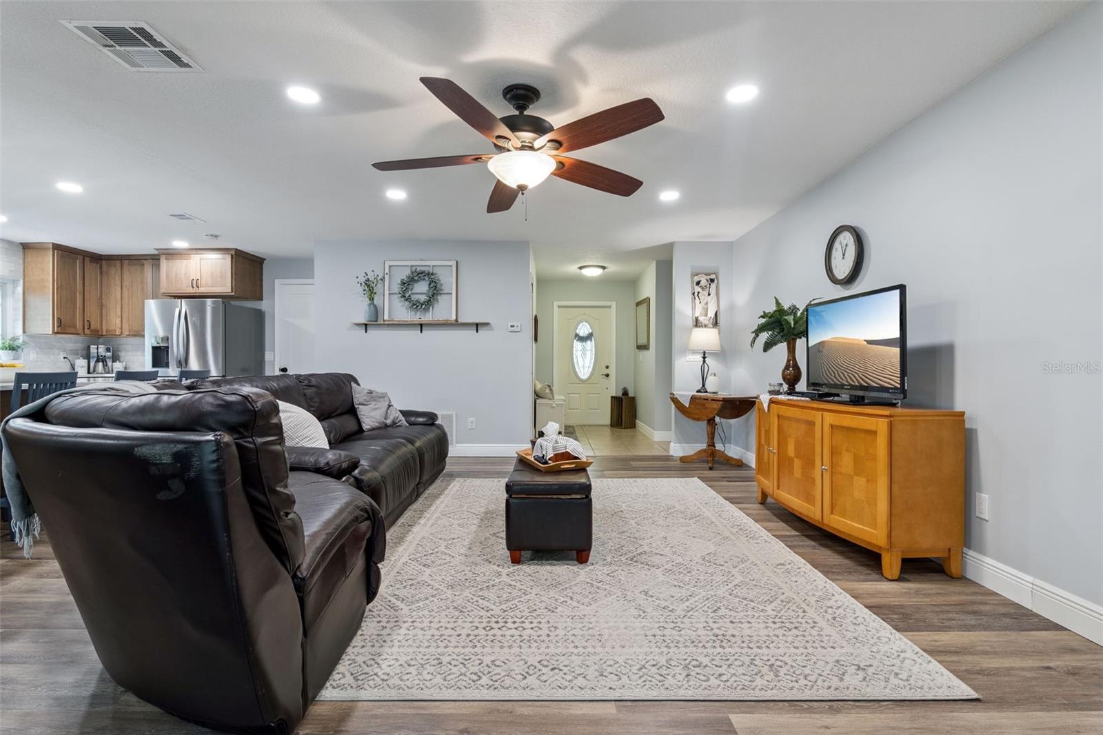 Image 7 of 35 For 859 Benchwood Drive