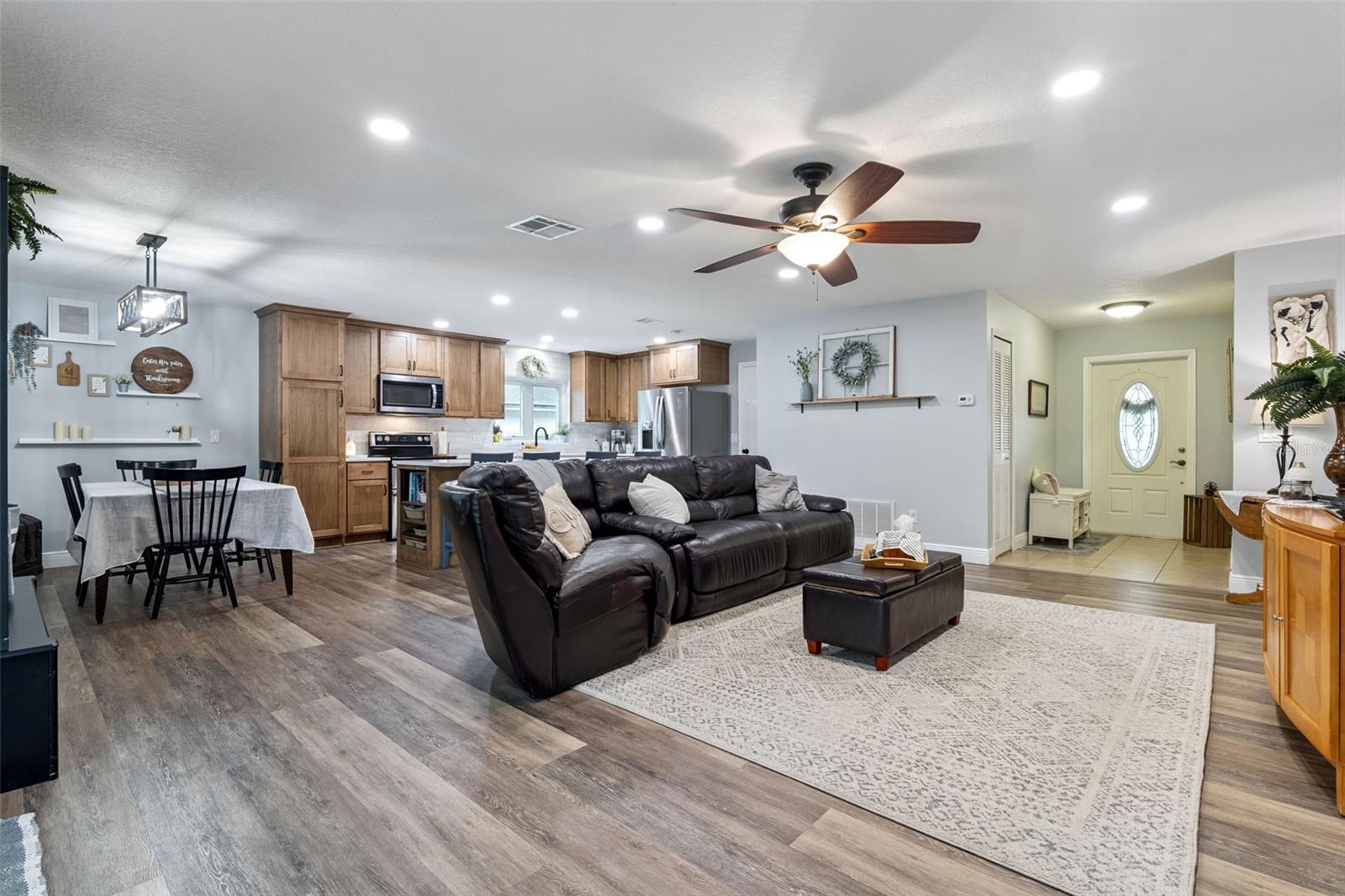 Image 8 of 35 For 859 Benchwood Drive