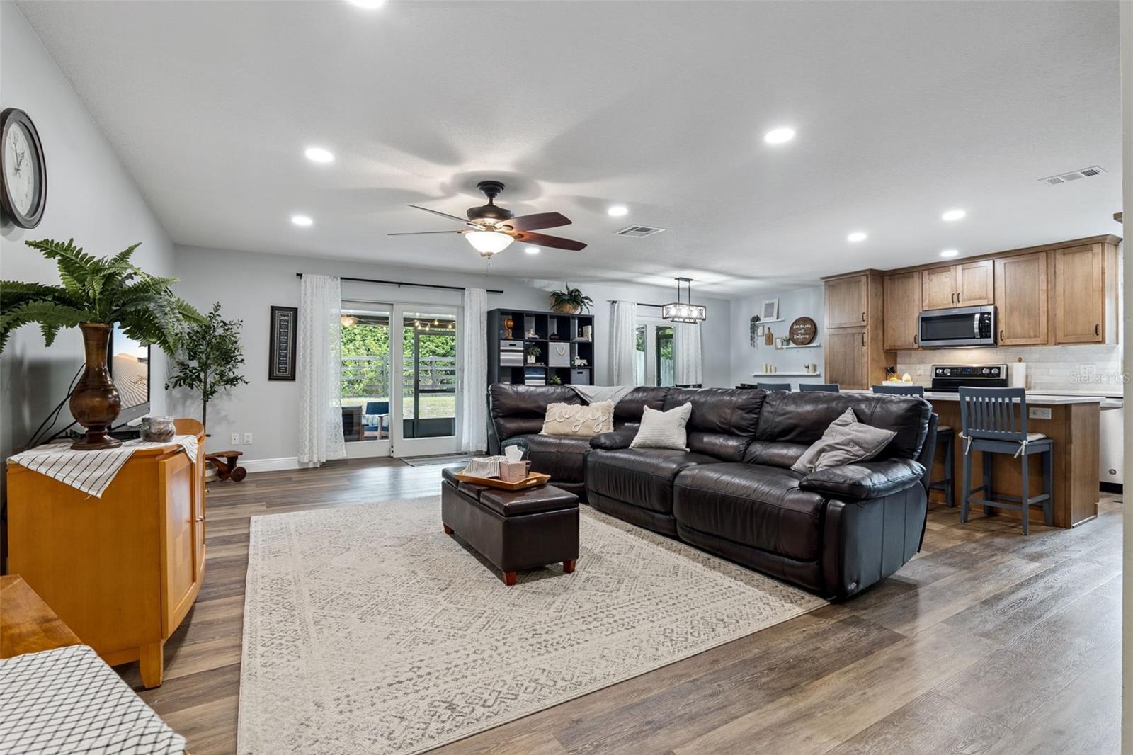 Image 9 of 35 For 859 Benchwood Drive