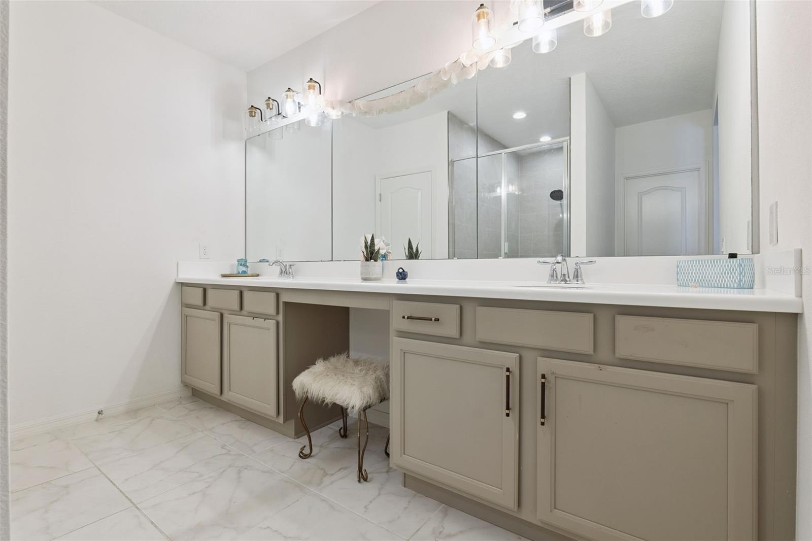 Image 25 of 37 For 2583 Circolo Lane