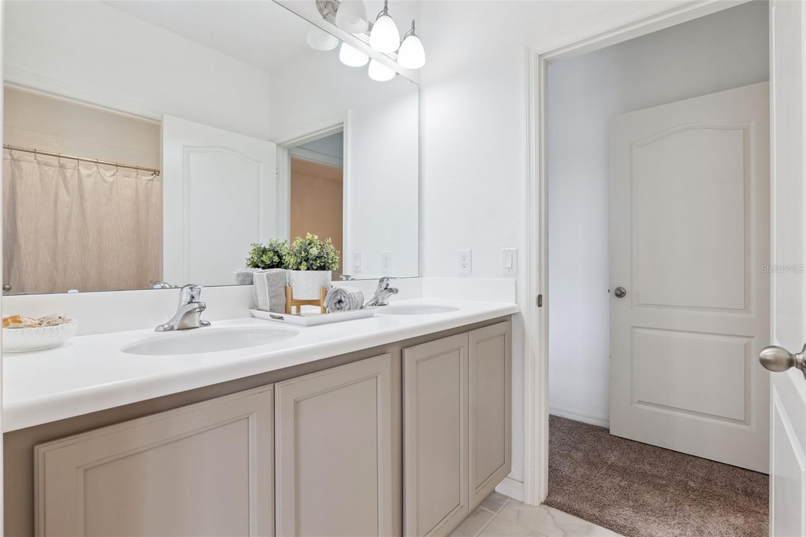 Image 31 of 37 For 2583 Circolo Lane