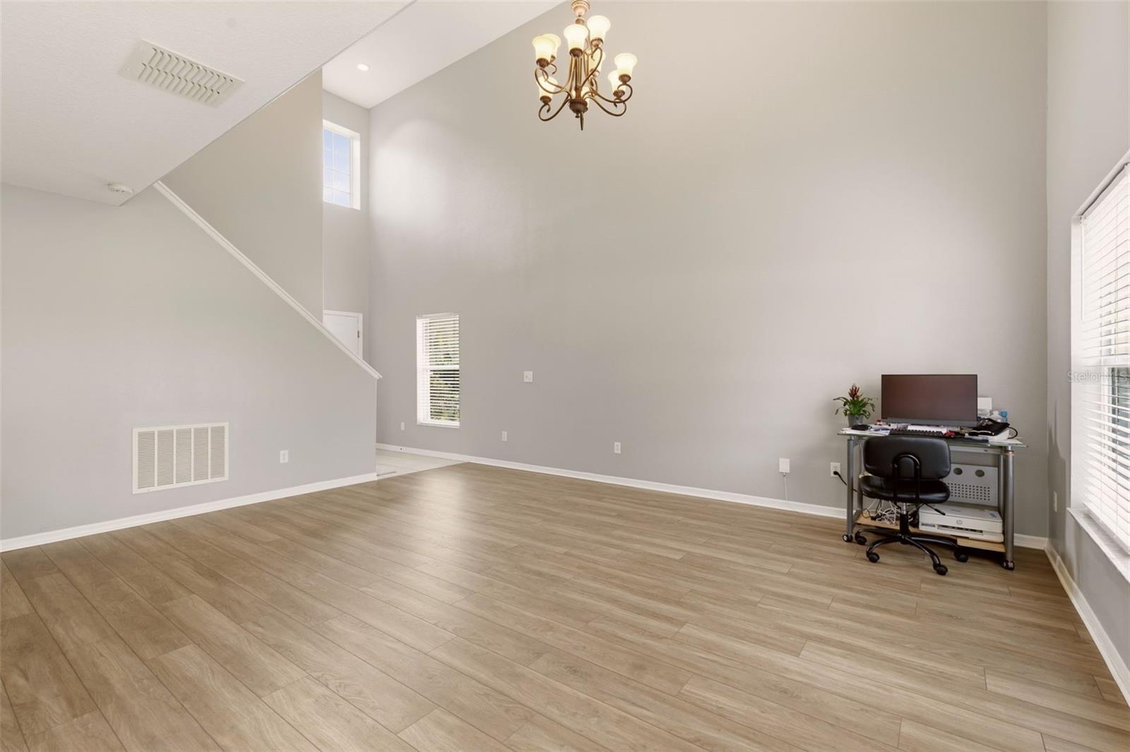 Image 5 of 22 For 253 Bella Rosa Circle