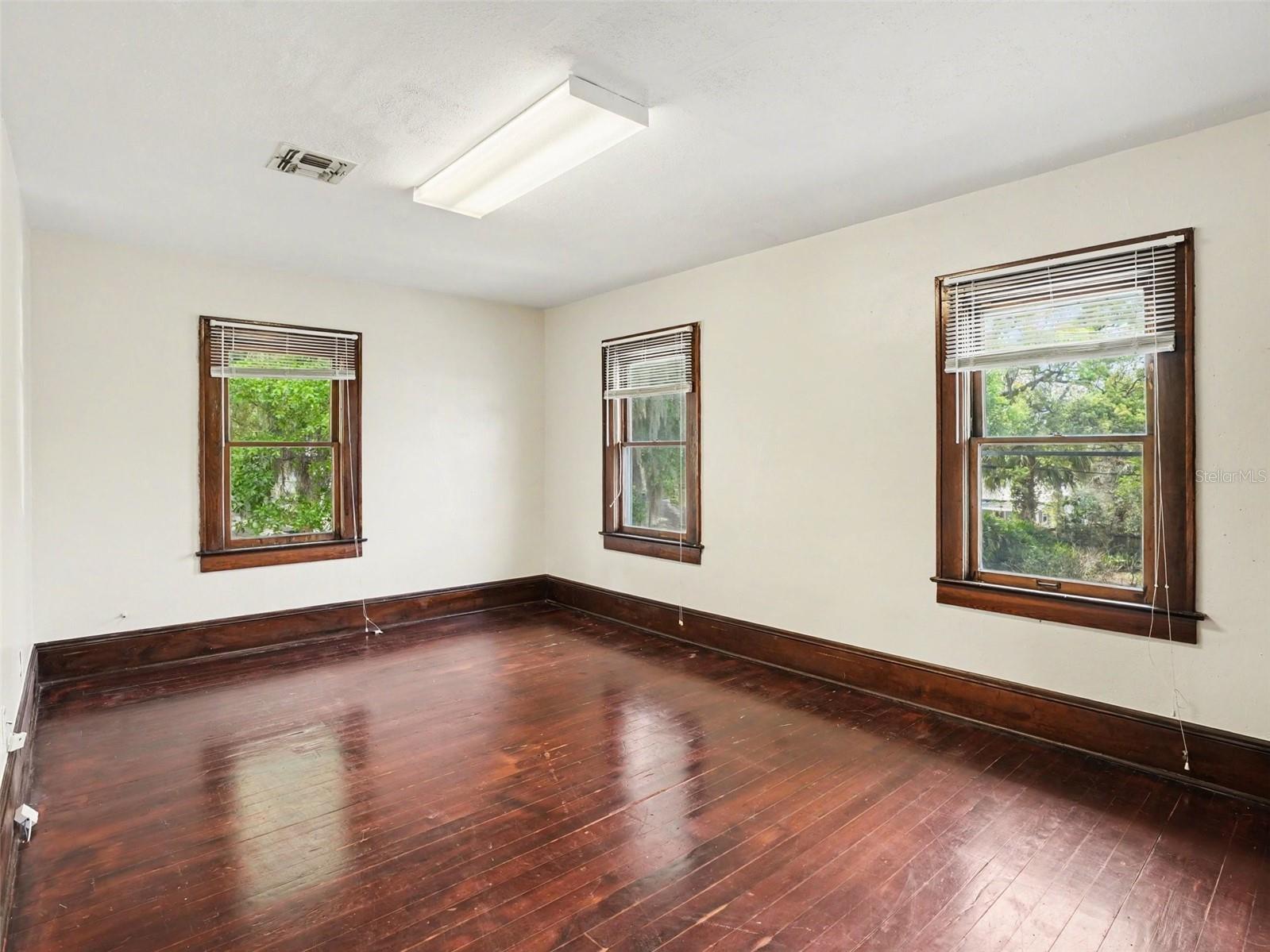 Image 15 of 28 For 1214 Livingston Street Street