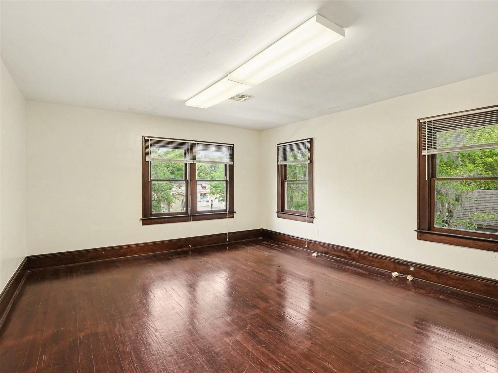 Image 19 of 28 For 1214 Livingston Street Street