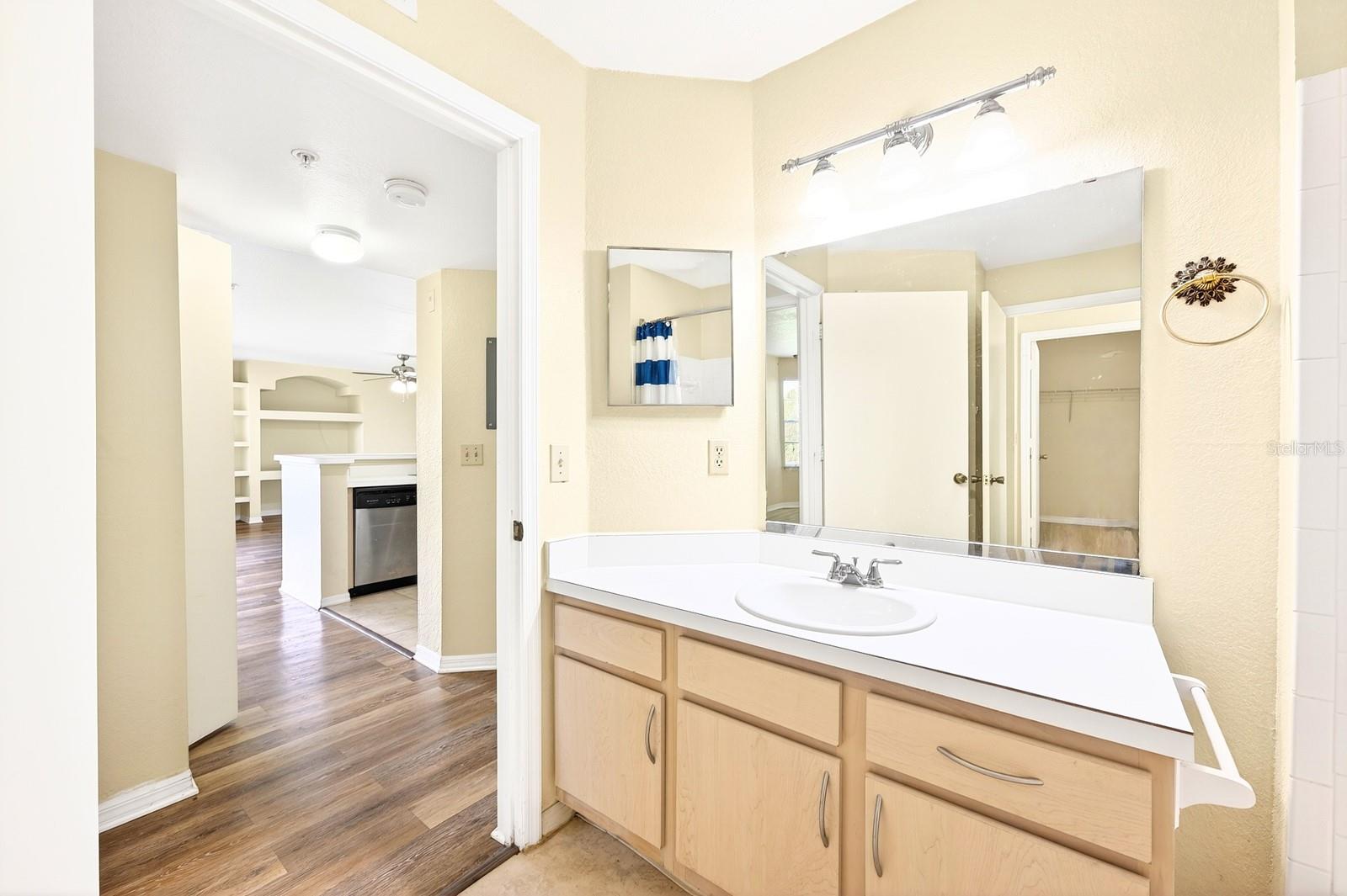 Image 15 of 35 For 7330 Westpointe Boulevard 424