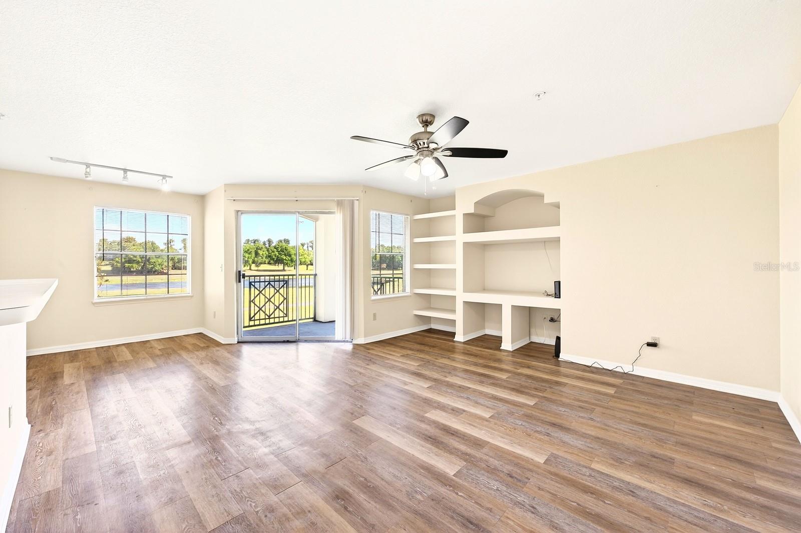 Image 5 of 35 For 7330 Westpointe Boulevard 424