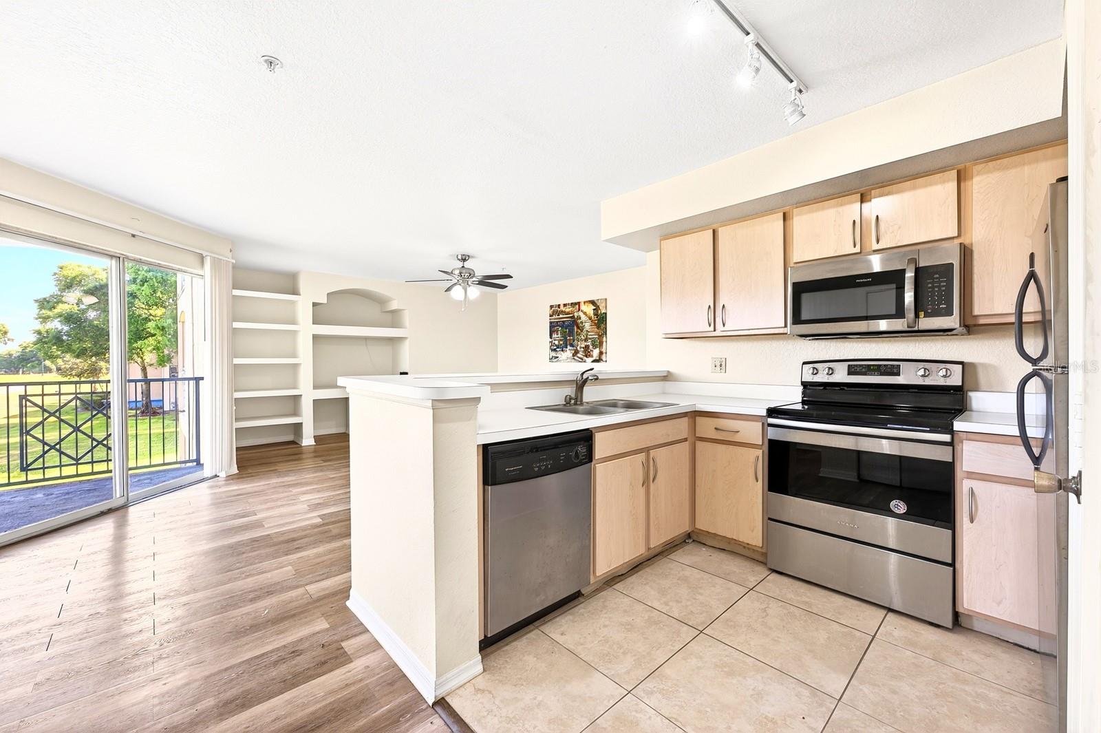 Image 6 of 35 For 7330 Westpointe Boulevard 424