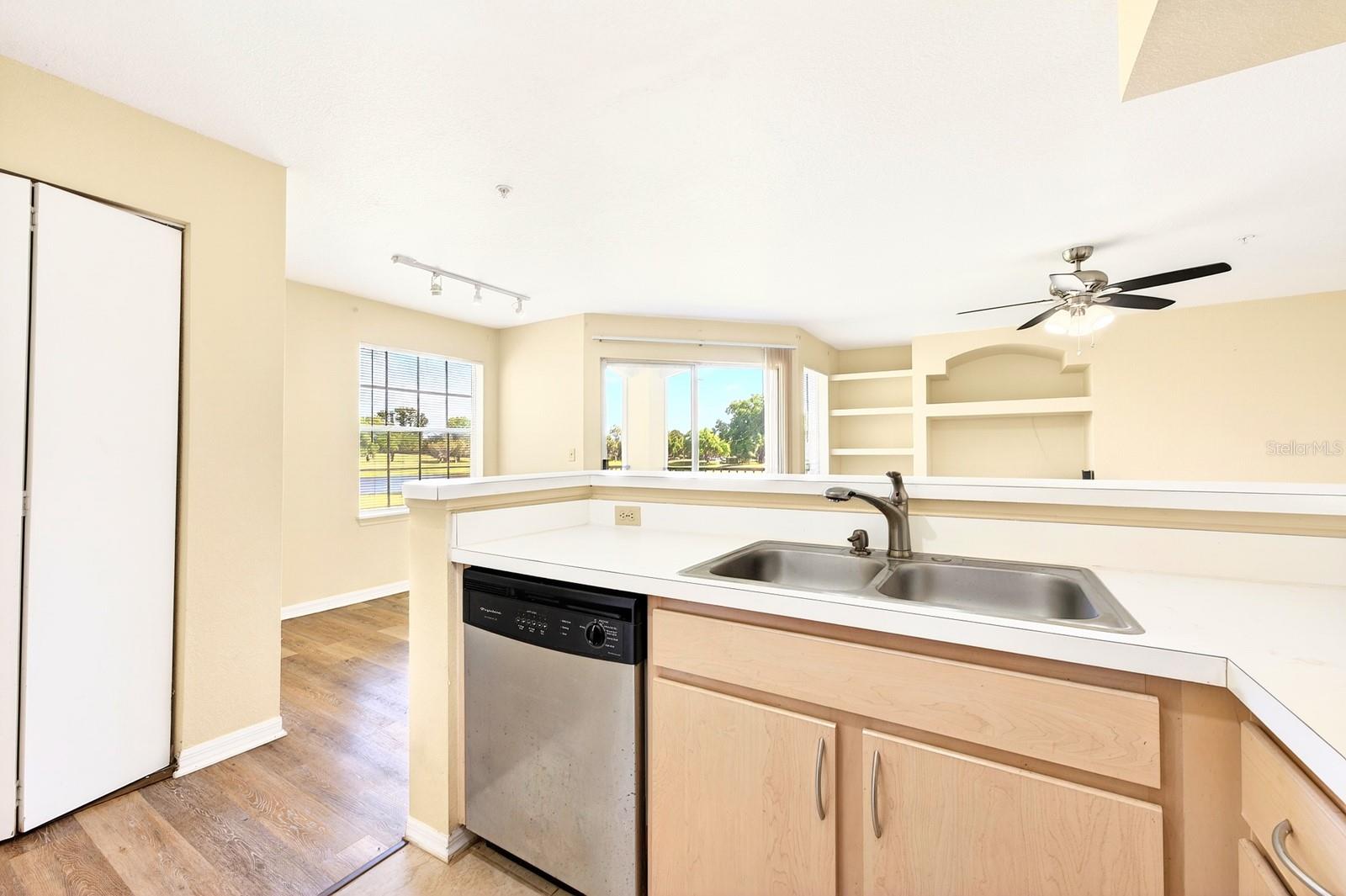 Image 8 of 35 For 7330 Westpointe Boulevard 424