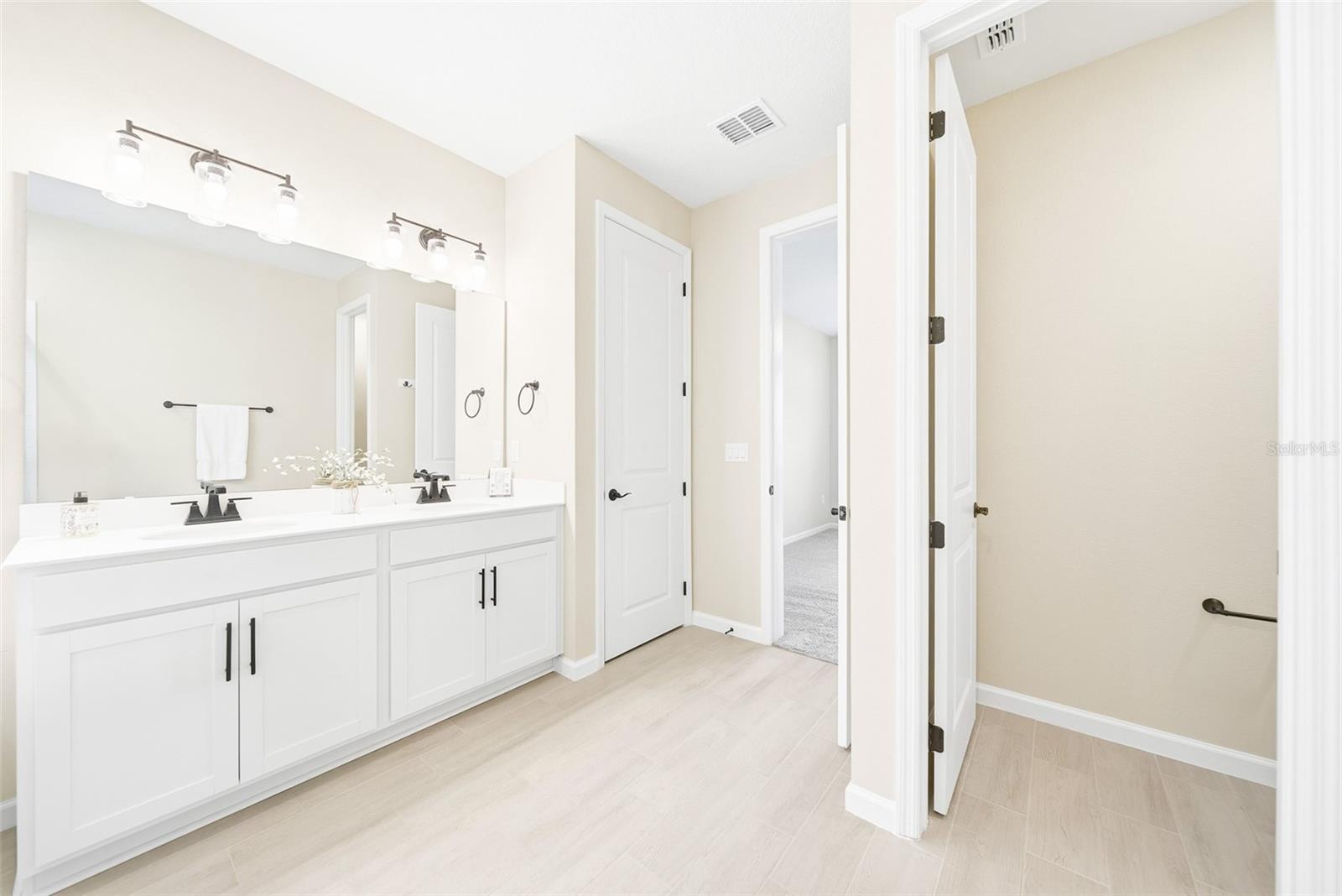 Image 20 of 28 For 253 Hilltop Bloom Loop