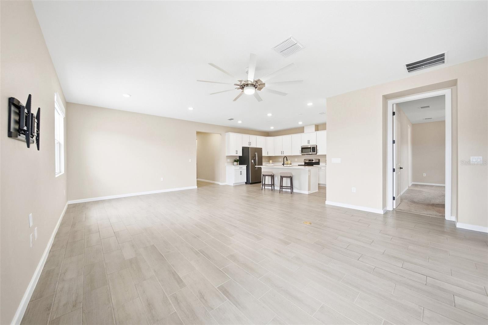 Image 4 of 28 For 253 Hilltop Bloom Loop